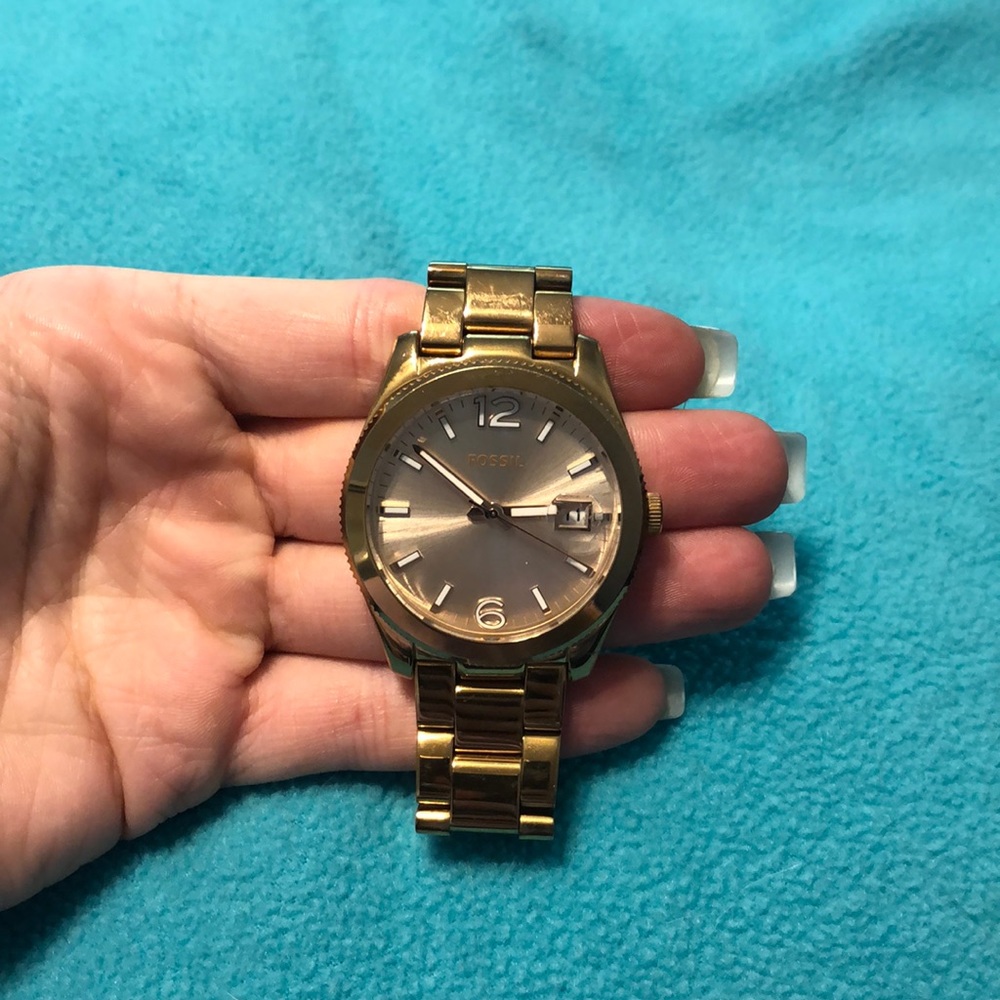 Rose gold fossil watch